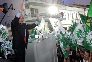 Για «κολοβή» περιοδεία στην κεντρική Μακεδονία εγκαλεί τον πρωθυπουργό ο Γ.Παπανδρέου