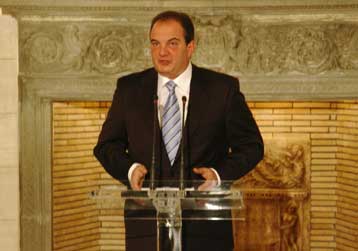 Ασυμβίβαστο υπουργού-βουλευτή και 5ετή κυβέρνηση στη συνταγματική αναθεώρηση