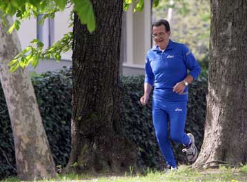 Να αναγνωρίσει την ήττα του καλεί τον Σ.Μπερλουσκόνι ο Ρ.Πρόντι