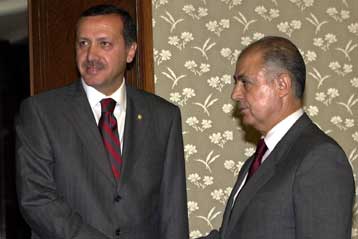 Διαξιφισμός Ερντογάν-Σεζέρ για τον «εξισλαμισμό» του τουρκικού κράτους