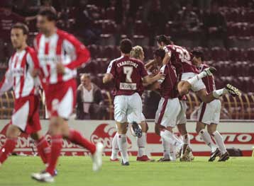 Η Λάρισα χάλασε το «πάρτι» του Ολυμπιακού, 2-1 με πρωταγωνιστή τον Αλωνεύτη