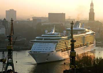 Χιλιάδες Γερμανοί στο λιμάνι του Αμβούργου για την «Ελευθερία των Θαλασσών»