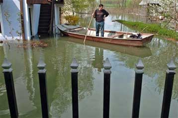 Συναγερμός και στην Ουκρανία από την άνοδο των υδάτων του Δούναβη