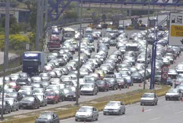 Λιγότερα ακτοπλοϊκά δρομολόγια για το Πάσχα, λίστες αναμονής σε αεροδρόμια και ΚΤΕΛ