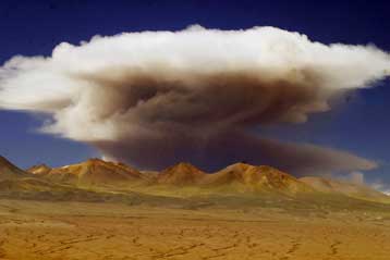 Κάτοικοι στο Περού αρνούνται να εγκαταλείψουν περιοχή όπου ενεργοποιήθηκε ηφαίστειο