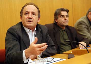 Μετωπική διοίκησης- εργαζομένων στην Αγροτική Ασφαλιστική με αφορμή την υπογραφή ΣΣΕ