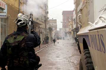 Πιο αυστηρός ο αντιτρομοκρατικός νόμος στην Τουρκία για αντιμετώπιση των Κούρδων