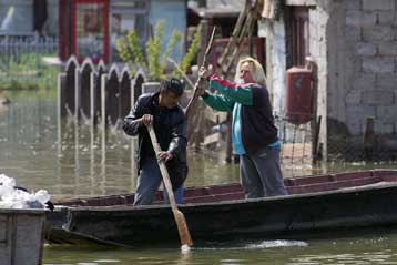 Μία ακόμη ημέρα αγωνίας για τους κατοίκους των παραδουνάβιων περιοχών