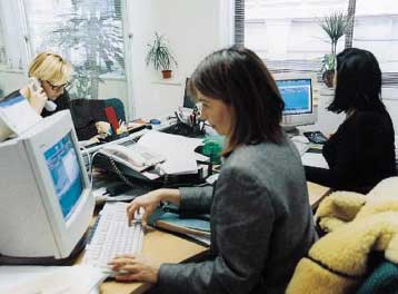 Πλήγμα κατά τις αξιοκρατίας οι εξαιρέσεις στις προσλήψεις των ΔΕΚΟ, λέει η ΓΣΕΕ