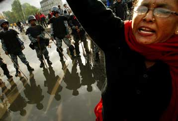 Νέα αιματηρή καταστολή διαδηλώσεων στο Νεπάλ με τρεις νεκρούς