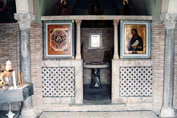 Στην Αθήνα 15 κιβώτια με αρχαιότητες από τη βίλα της Σχοινούσας