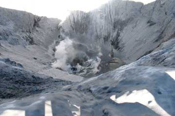 Ηφαιστειακή έκρηξη απειλεί με όξινη βροχή το νότιο Περού