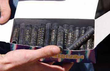 Τέσσερις νεαροί τραυματίστηκαν από χρήση βεγγαλικών σε Αχαΐα και Ηράκλειο