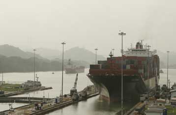 Σχέδιο διεύρυνσης της Διώρυγας του Παναμά παρουσίασε ο πρόεδρος της χώρας