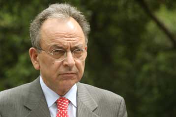 Σε νέους δρόμους το σύστημα μεταφοράς ηλεκτρικής ενέργειας