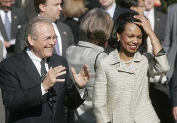 Επίσκεψη – αστραπή Ράμσφελντ, Ράις στο Ιράκ για τη στήριξη του νέου πρωθυπουργού