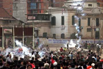 Έξι νεκροί σε νέες αιματηρές συγκρούσεις στο Νεπάλ