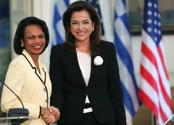 Φραστική διελκυστίνδα κυβέρνησης – ΠΑΣΟΚ για τα περί «βόρειας Κύπρου» της Κ.Ράις