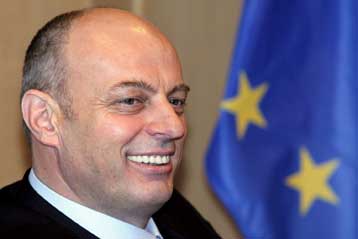 Έντονη αντίδραση των Σκοπίων για τις δηλώσεις Τσέκου περί μη αναγνώρισης συνόρων