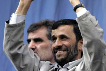 Θύματα των «ακόρεστων σιωνιστών» χαρακτηρίζει τους Γερμανούς ο Αχμαντινετζάντ