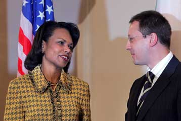 Υπεγράφη η συμφωνία μεταξύ ΗΠΑ και Βουλγαρίας για τις βάσεις