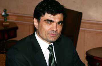 «Ο Μπάκε ξέρει τι πάει να πει χτυπάω πρωτάθλημα» υποστηρίζει ο Βαρδιονογιάννης