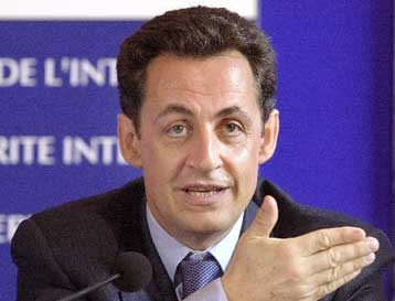 Σιράκ και Ντε Βιλπέν αρνούνται ανάμειξη σε δυσφημιστική εκστρατεία του Σαρκοζί