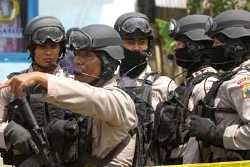 Ακαρπη η επίχειρηση σύλληψης Μαλαισιανού τρομοκράτη στην Ινδονησία