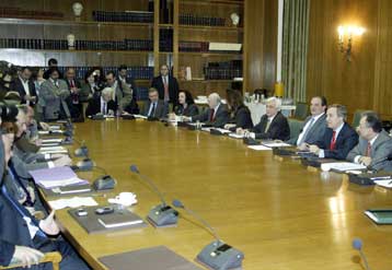 Δύσπιστη η κοινή γνώμη έναντι των κυβερνητικών εξαγγελιών περί μεταρρυθμίσεων