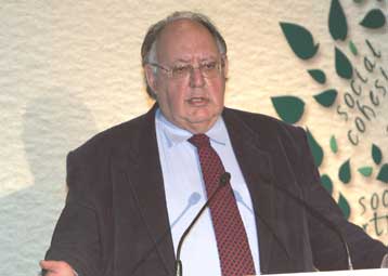 Βολές Πάγκαλου για τα εσωτερικά του ΠΑΣΟΚ και σκληρή επίθεση στον πρωθυπουργό