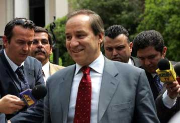 Πετρέλαιο και επιτόκια προκαλούν «πονοκέφαλο» στην κυβέρνηση