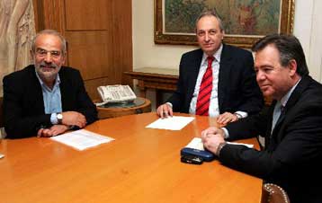 Συνάντηση Αλαβάνου με Μπασιάκο για τα προβλήματα των καπνοπαραγωγών