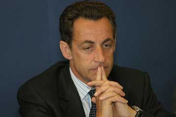 Αναθεωρείται η μεταναστευτική πολιτική της Γαλλίας εν μέσω αντιδράσεων