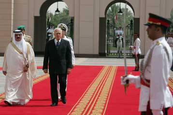 Να εξαντληθούν όλες οι διπλωματικές δυνατότητες για το Ιράν, τονίζει ο Κ.Παπούλιας