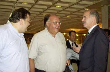 «Πυροσβεστική» παρέμβαση του προέδρου του ΠΑΣΟΚ στη διαμάχη Πάγκαλου-Βενιζέλου