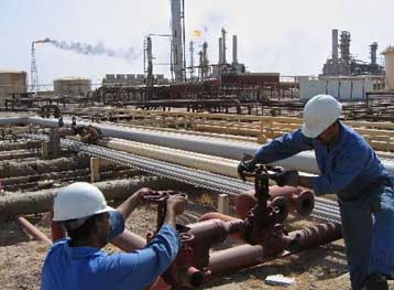 Τα 75 δολάρια πλησιάζουν οι τιμές του πετρελαίου