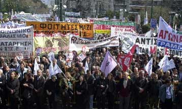 Σε 24ωρη πανελλαδική απεργία στις 10 Μαΐου προχωρούν οι εργαζόμενοι σε ΔΕΚΟ-τράπεζες
