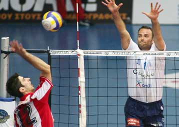 Ο Ολυμπιακός νίκησε τον Ηρακλή και ελπίζει σε πρόκριση στον τελικό