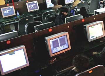 Μέσο ενημέρωσης το Διαδίκτυο για τους Έλληνες