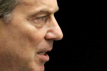 Τοπικές εκλογές στη Βρετανία με τον Τόνι Μπλερ να αγωνιά για το «μήνυμα» της κάλπης