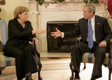 Δημιουργία κοινού μετώπου για την κρίση στο Ιράν εξήγγειλαν Μπους και Μέρκελ