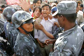 Επιστρέφουν στις συνομιλίες για την ειρήνευση οι μαοϊστές αντάρτες του Νεπάλ