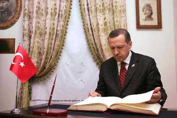 «Έχουμε κι εμείς προσδοκίες» δηλώνει για Πατριαρχείο και Χάλκη ο Ερντογάν