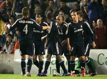 Η Ρεάλ προσπέρασε την Βαλένθια, μολονότι καρδιοχτύπησε στο «Ελ Σαρδινέρο»