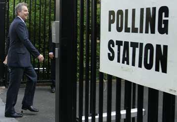 Πανωλεθρία για τους Εργατικούς του Τόνι Μπλερ στις τοπικές εκλογές της Αγγλίας