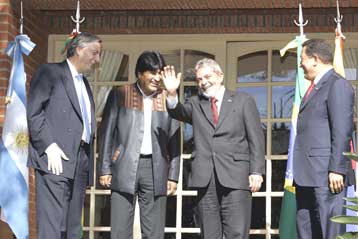 Ενεργειακή συμφωνία Βολιβίας με Αργεντινή και Βραζιλία στη σκιά των εθνικοποιήσεων