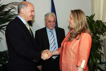 Ποικίλες αντιδράσεις για τη μουσουλμάνα υποψήφια του ΠΑΣΟΚ