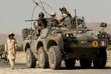 Το θάνατο δύο στρατιωτών σε βομβιστική επίθεση στο Αφγανιστάν θρηνεί η Ιταλία