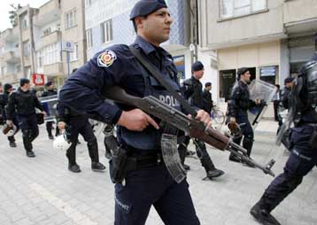 Επίθεση εναντίον της εφημερίδας Τζουμχουριέτ στην Κωνσταντινούπολη