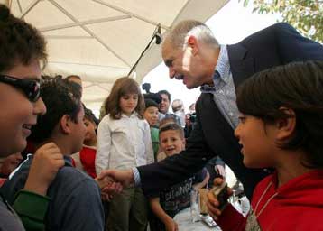 Η κυβέρνηση υπονομεύει τους θεσμούς και διαχωρίζει τους πολίτες, λέει ο Γ.Παπανδρέου